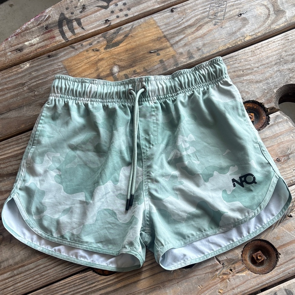 Womens NFQ Athletic Green Camouflage Shorts Size‎ Small